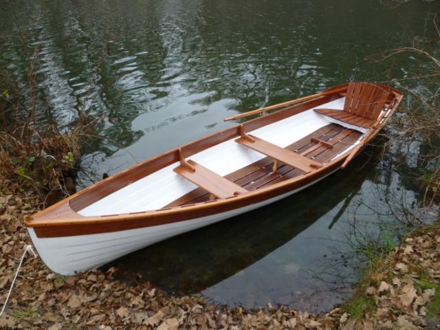 Лодка деревянная гребная whitehall