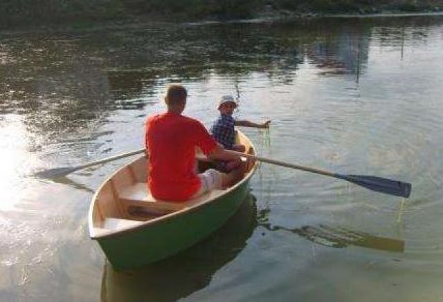 Одноместная лодка для озера