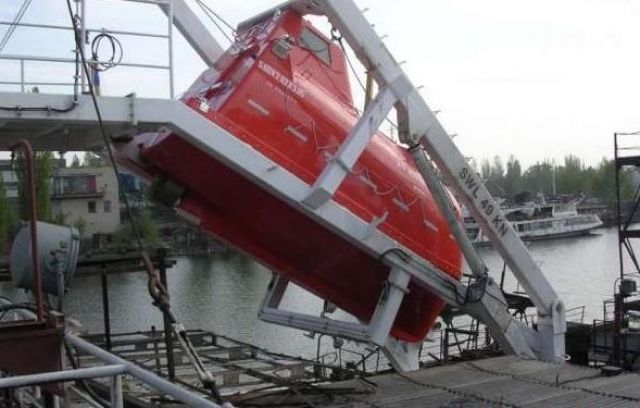 Распродажа: спасательная шлюпка